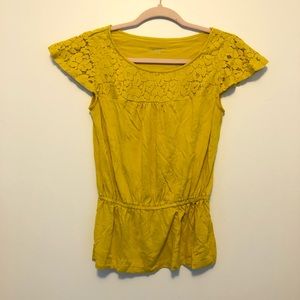 Yellow short sleeve flowy shirt